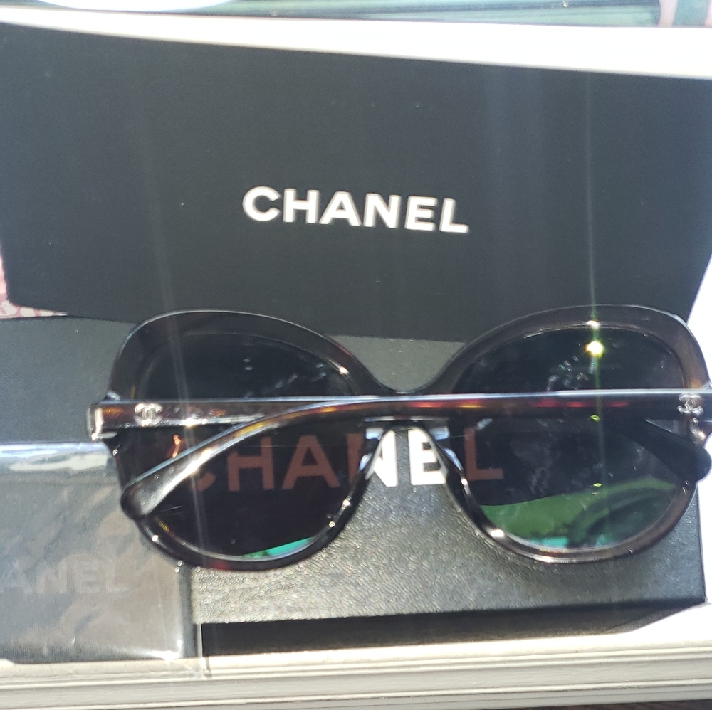 Authentic 💕Chanel Sunglasses - Picture 4 of 5